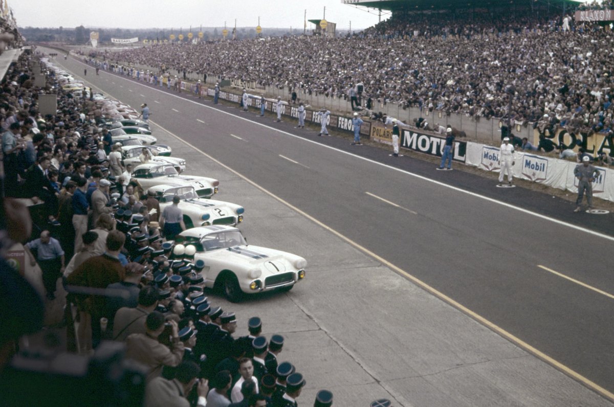 002-1960-Corvettes-LeMans.jpg