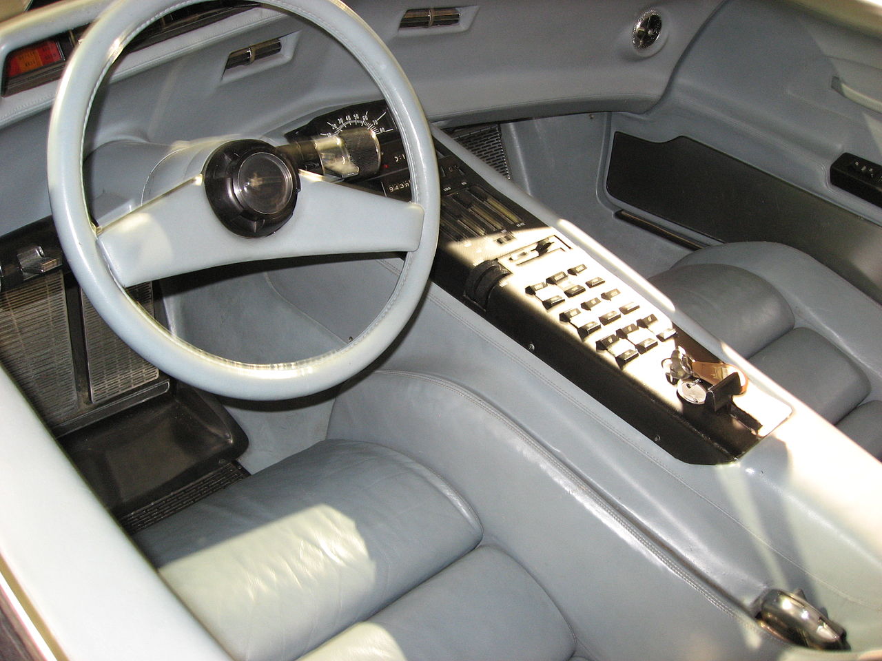 1280px-Manta_Ray_interior.jpg