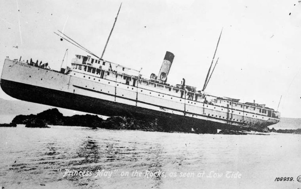 1910-princess-may-wrecked-3.jpg