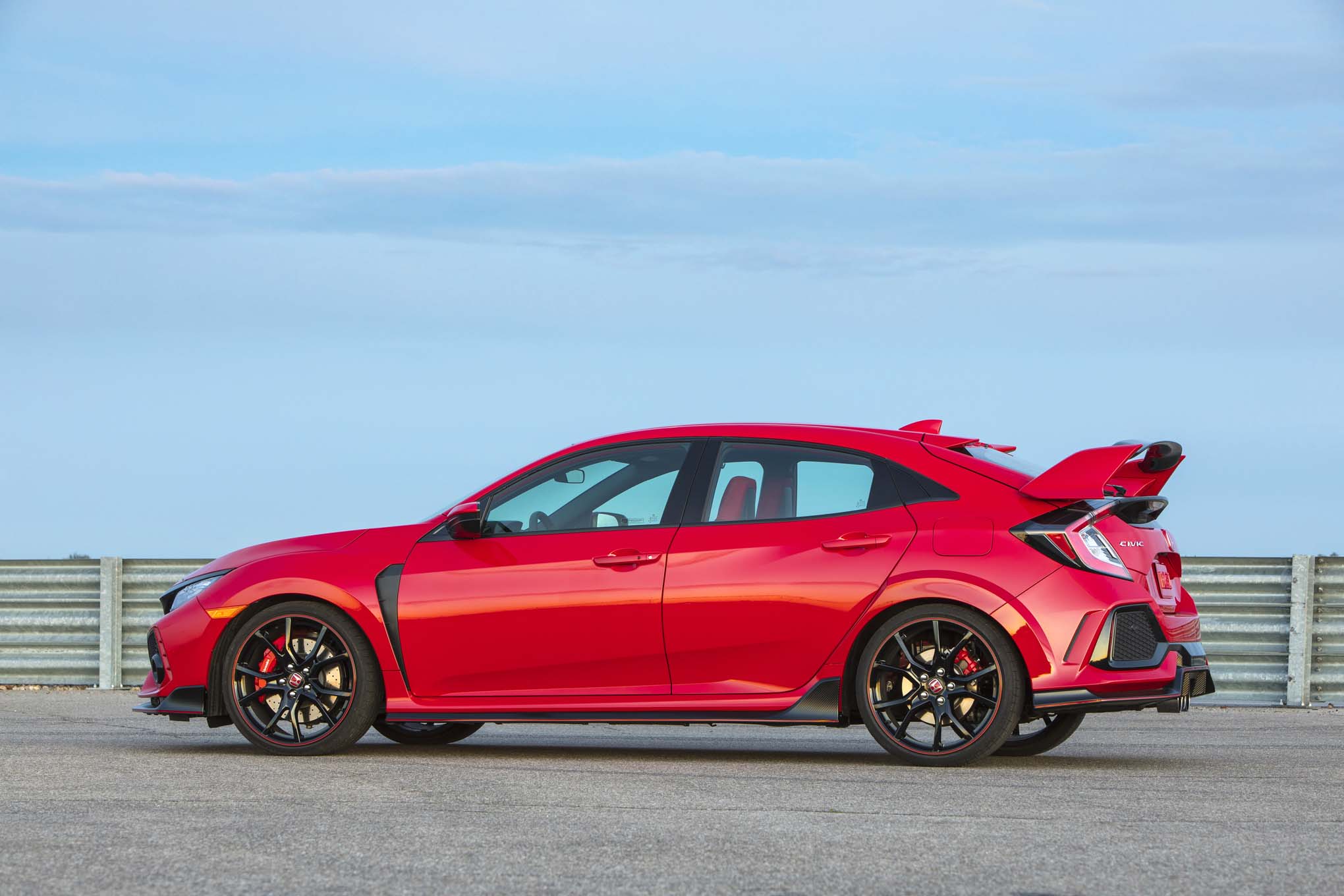 2017-Honda-Civic-Type-R-rear-three-quarter-04-1.jpg