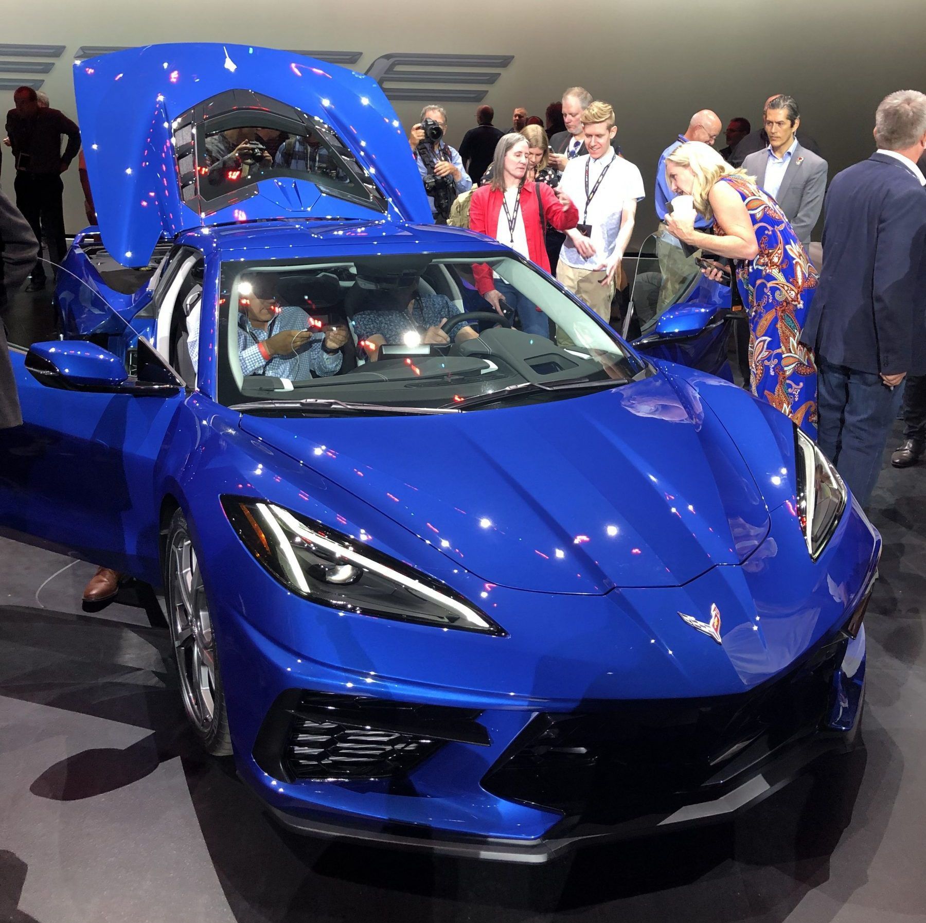 2020 C8 blue.jpg
