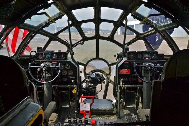 3d28fde319da131b0178a27f4a1e93a3_air_planes_cockpit_061c02a99730068d616b4e9b7486dc50654b669c.jpg