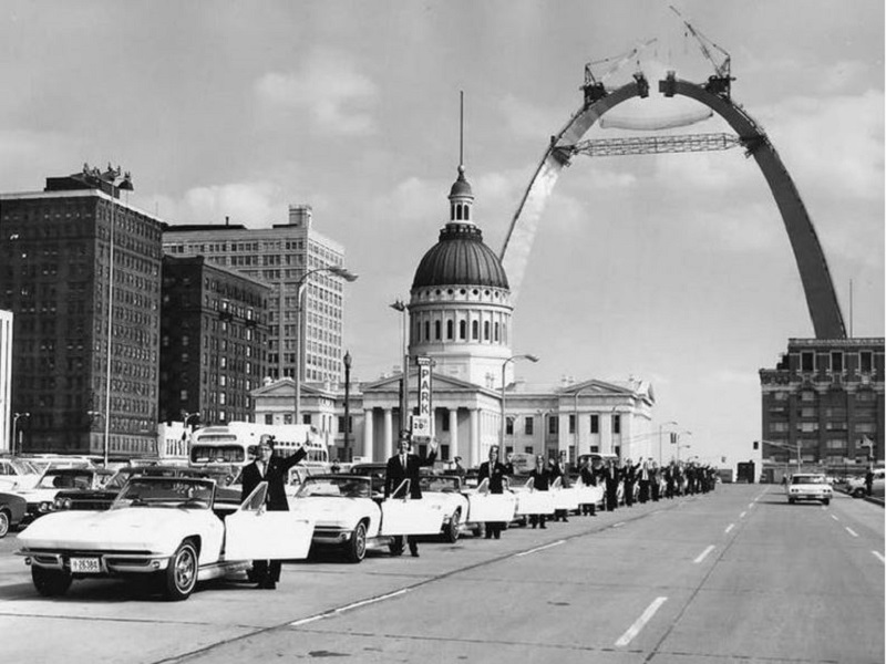 4-Gateway-Arch-1965.jpg