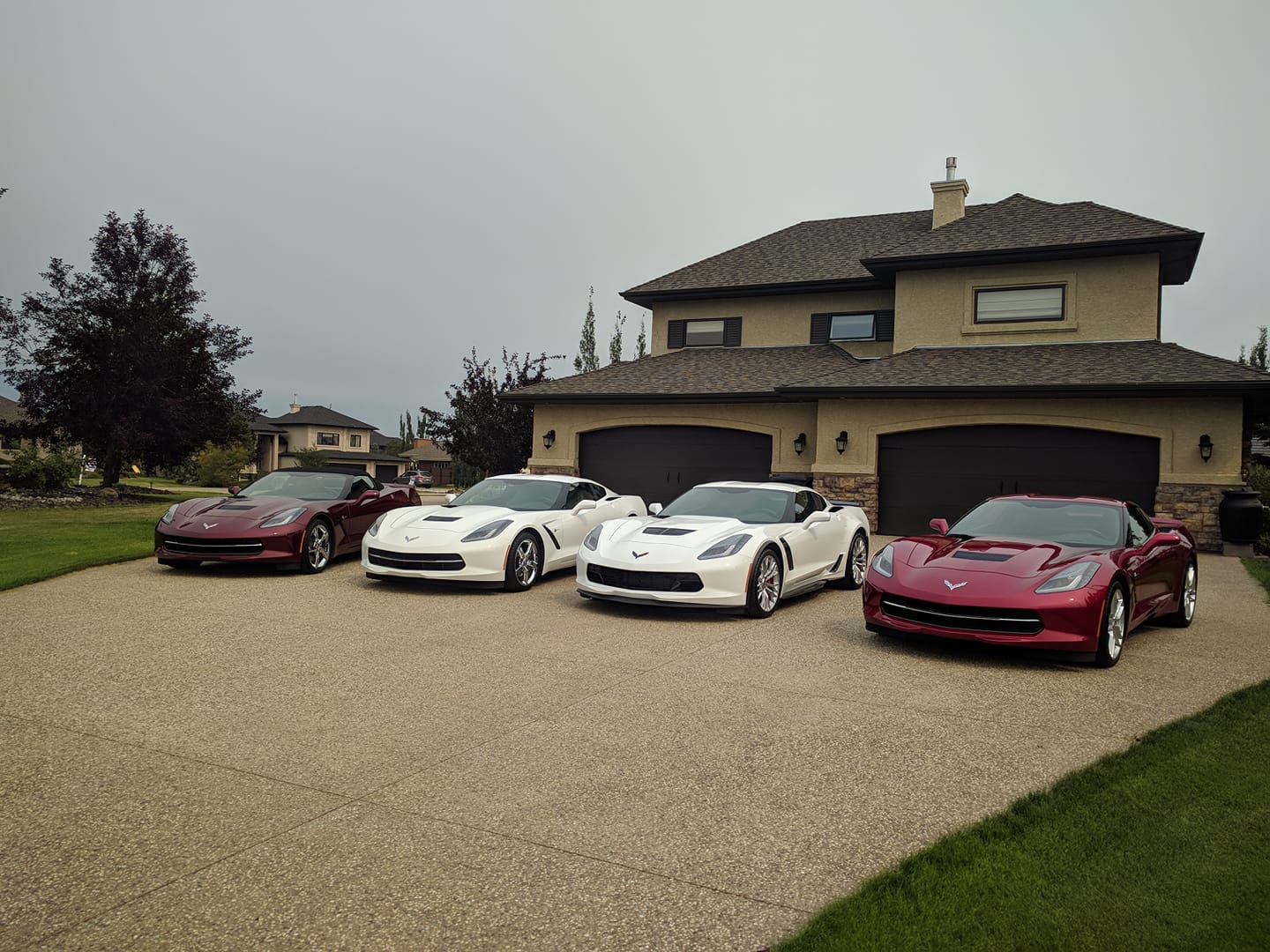 C7 vettes on Driveway.jpg