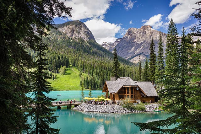 Emerald-Lake-Lodge-Canadian-Rocky-Mountain-Resorts-Yoho-0322-Dean-Cebuliak-640x427.jpg