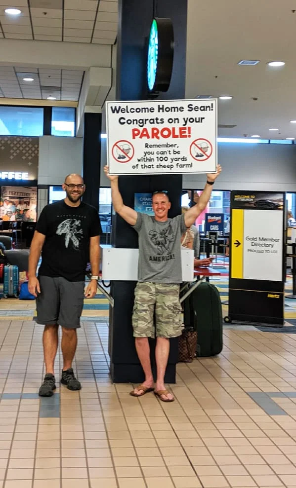 funny-airport-signs-7-2826537403.webp