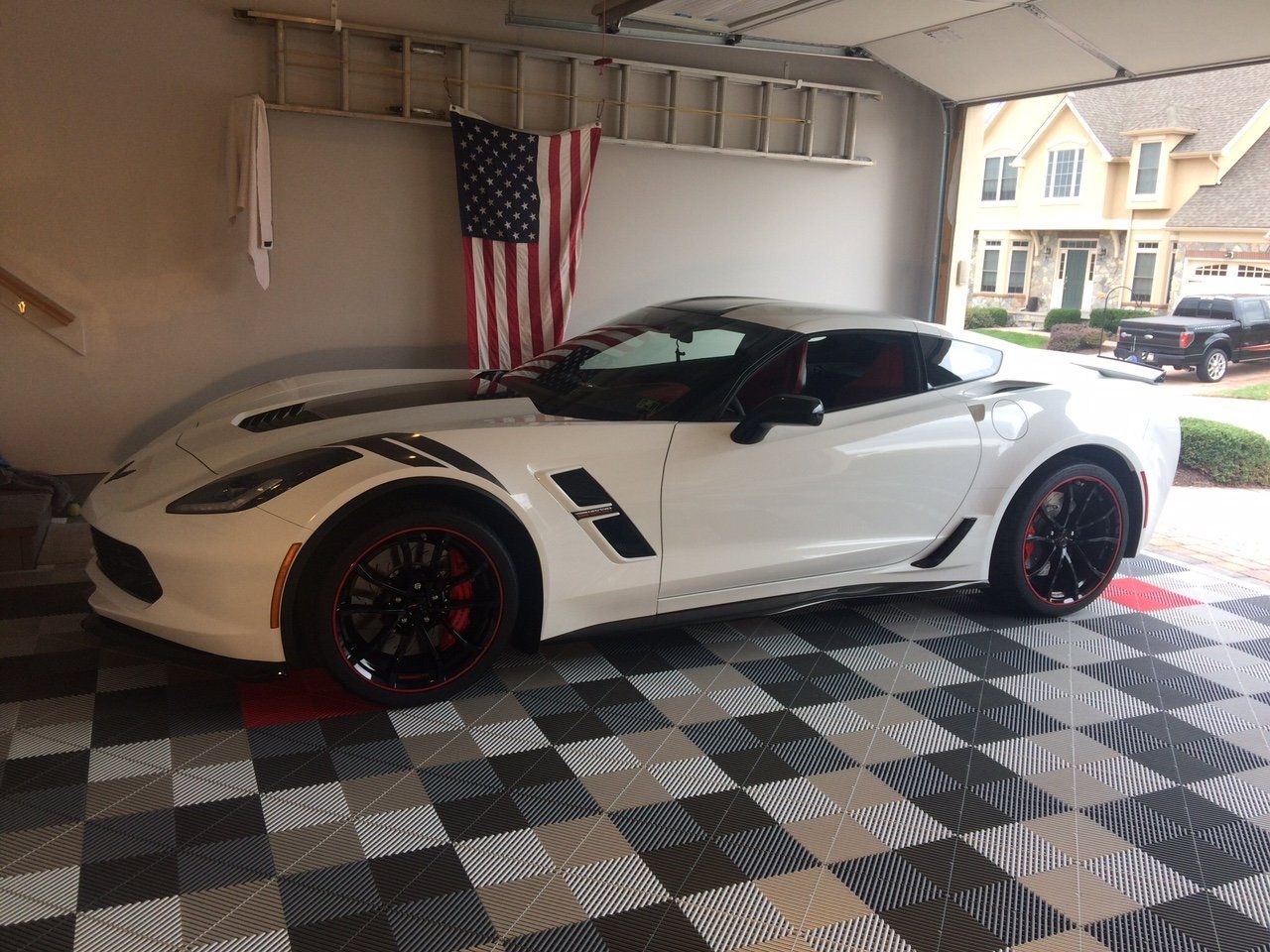 gs_in_garage_60b61da5f210ce497423f96a7b0c32fe18f86671.jpg