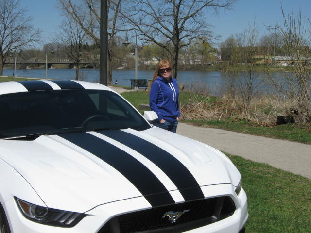 Lauries Mustang GT 008.JPG