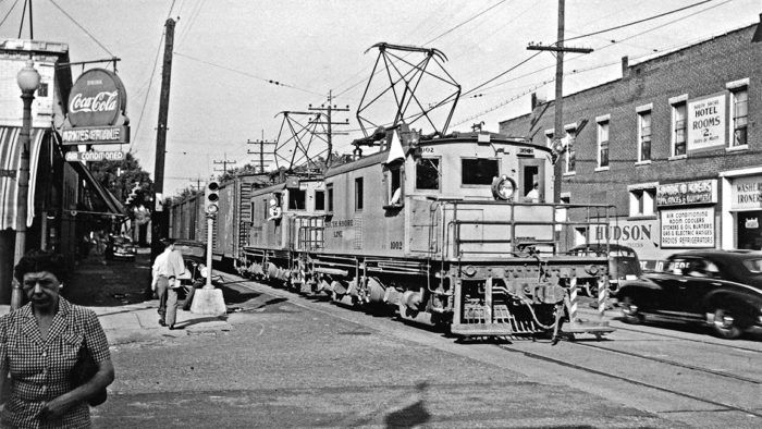 PFJ-1947-07-11-CSSSB-x1002-west-with-12-cars-at-Franklin-St-at-1747hrs-Michigan-City-IN-700x394.jpg