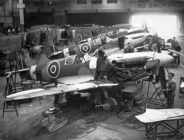 supermarine-spitfire-manufacture-october-1943-9886847.jpg