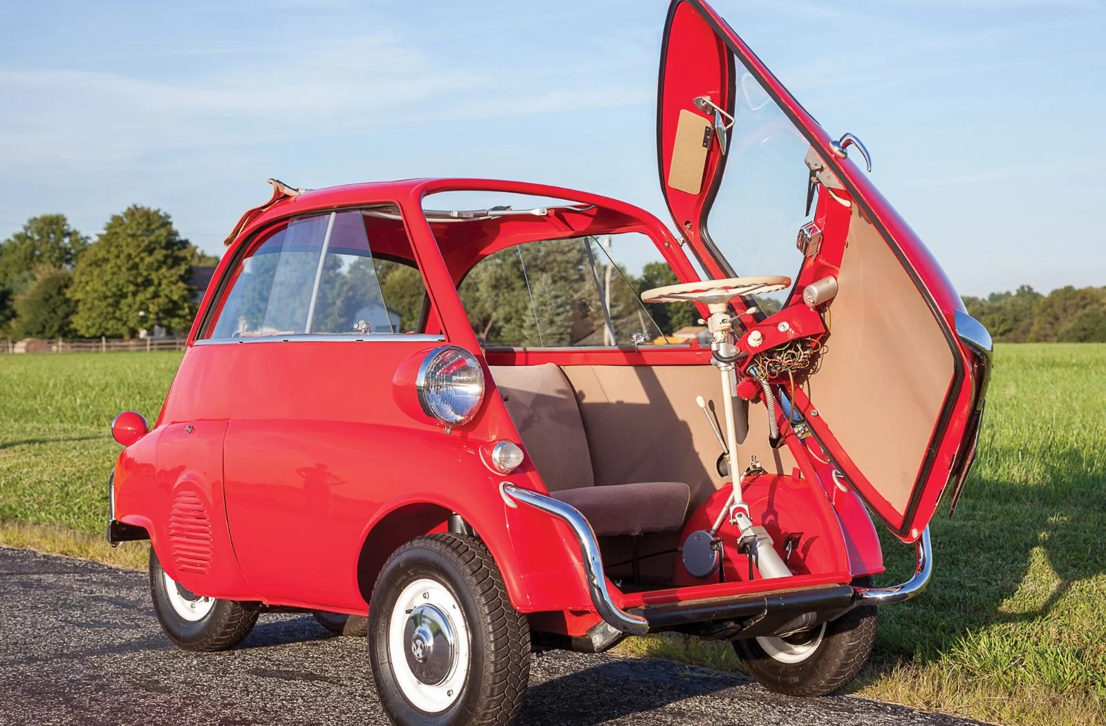 the-isetta-story-how-an-italian-designed-microcar-saved-bmw-from-bankruptcy_10-3106318235.webp