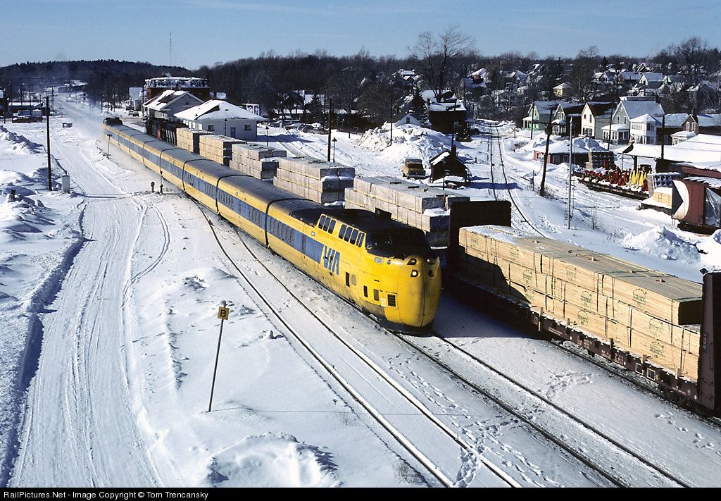 VIA Turbo Train.jpg